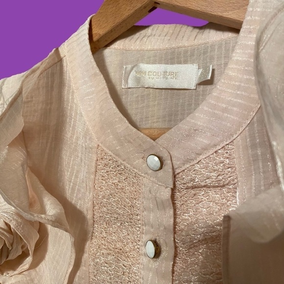 mM Couture  peach colour, ruffled, fitted , buttoned sleeveless blouse - Picture 11 of 14